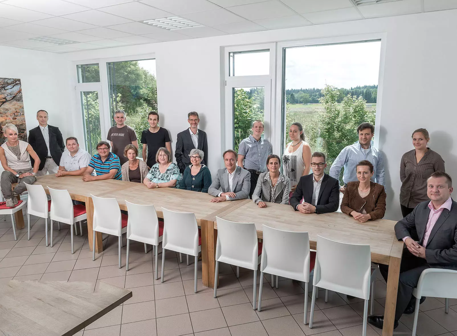 Das Team um ELECTRONIC ASSEMBLY Das Team um ELECTRONIC ASSEMBLY