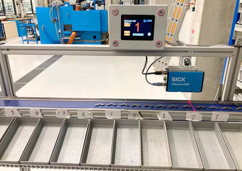 Quality controller at Randolph Schröder GmbH for its Löwe gardenscissors Quality controller at Randolph Schröder GmbH for its Löwe gardenscissors